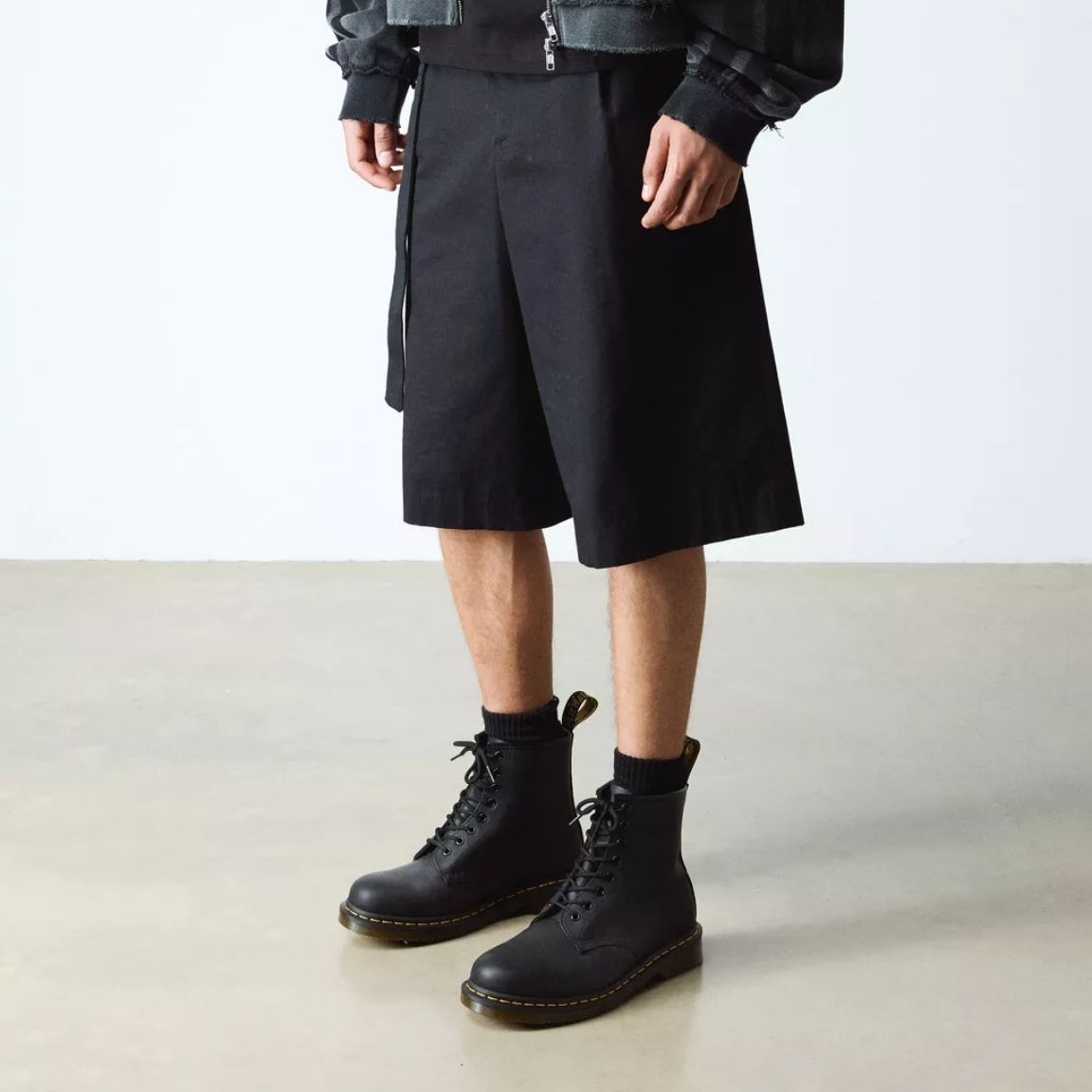 DrMartens1460Greasy11822003-Black__2