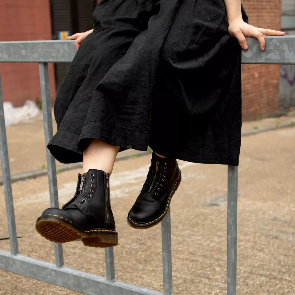 Dr. Martens 1460 Pascal Front Zip -  Black Nappa