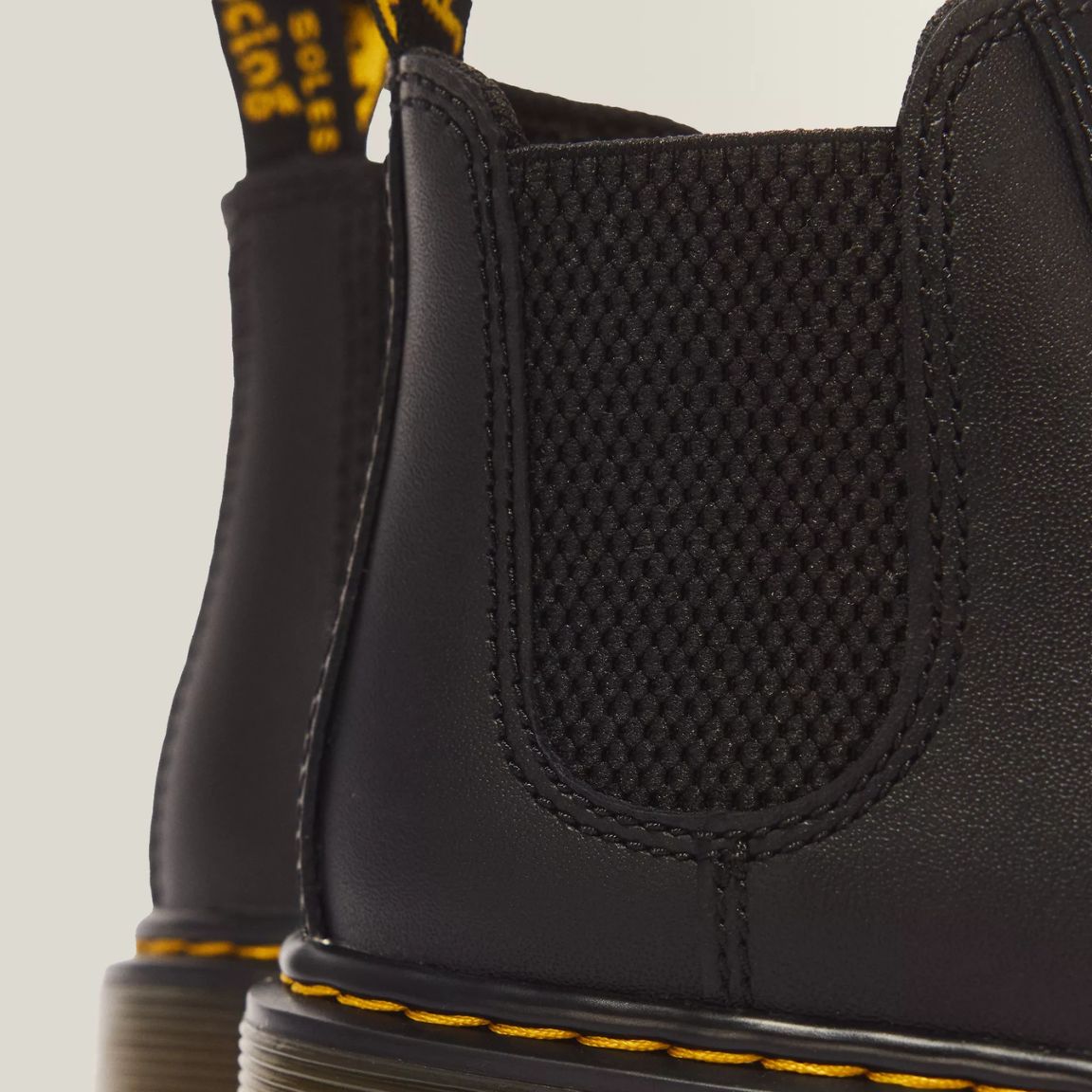 DrMartens2976Jr16708001-BlackSofty__3