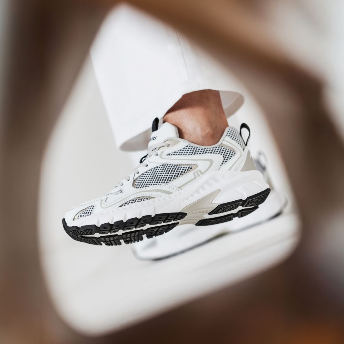 MarutiNovi66181001-B00-White__2