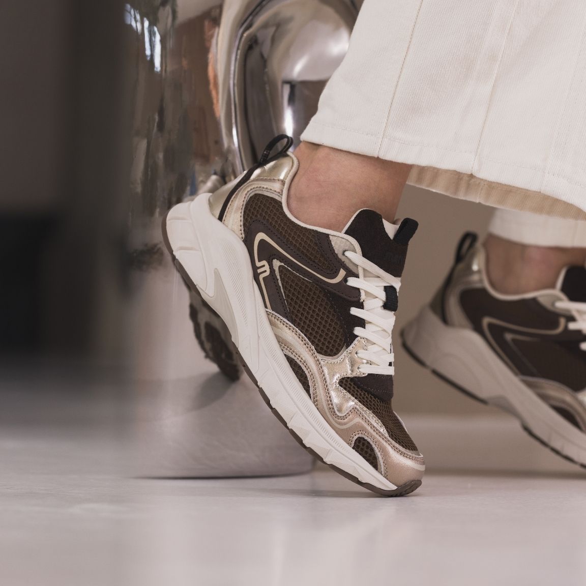 MarutiNovi66181001-DN7-DarkBrown_Metallic__5
