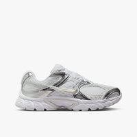 White / metallic silver