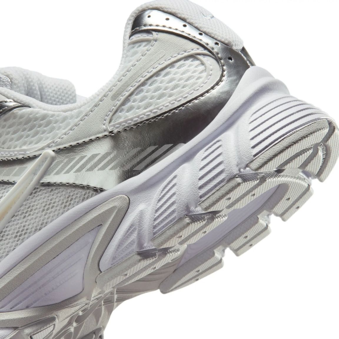 NikeV5RNRWHQ7901-112-White_MetallicSilver__5