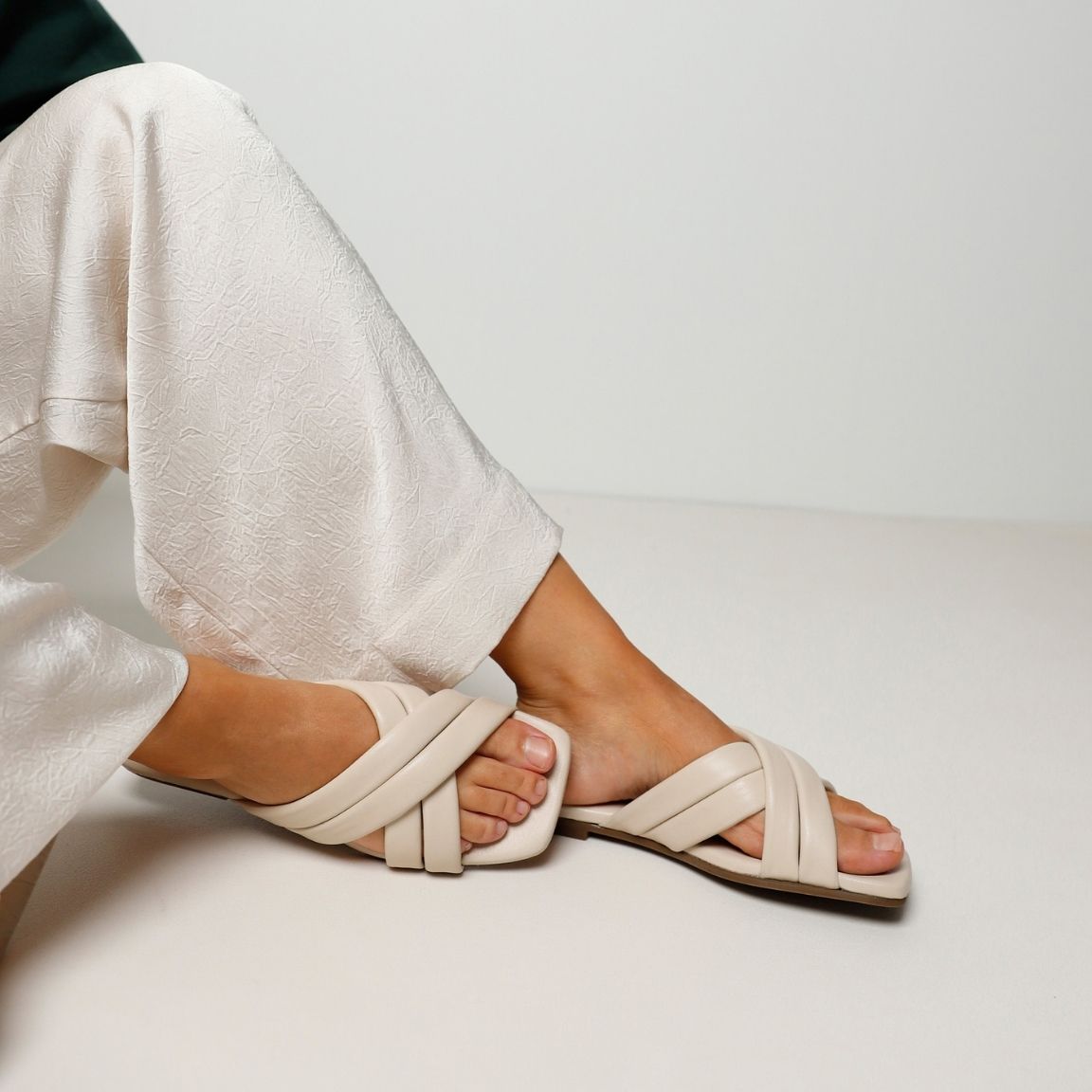 ViaVaiKikiLot62245-01-1219-NappaCalce__2